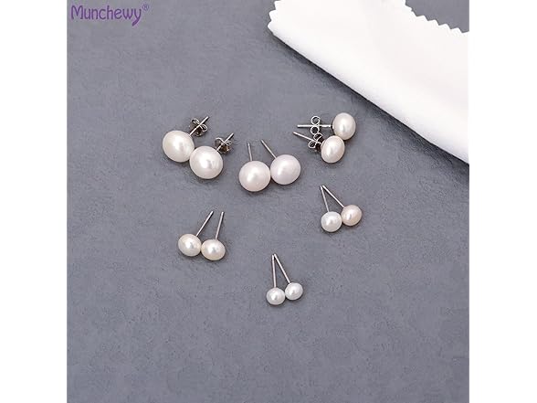 Munchewy Freshwater Pearl Studs (6.5-7mm)