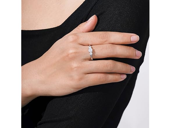 Amazon Essentials Ring 3 Stone 1ct Platinum