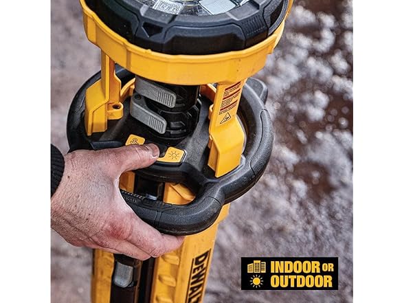 DEWALT DCL079R1 LED Work Light and Tripod Base Kit