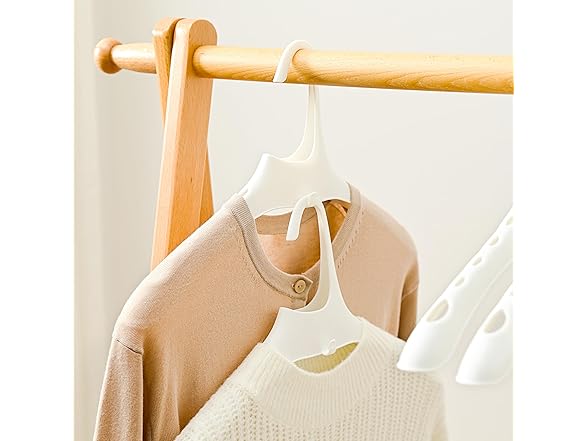 Cetomo Plastic Hanger 30 Pack, Wide Shoulder