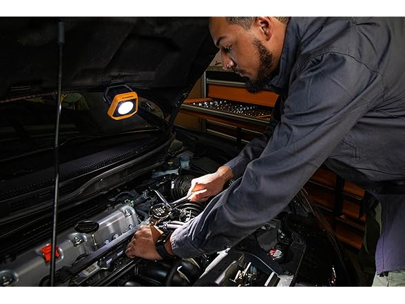 GEARWRENCH GEARWRENCH 2000 Lumens Rechargeable Shop 