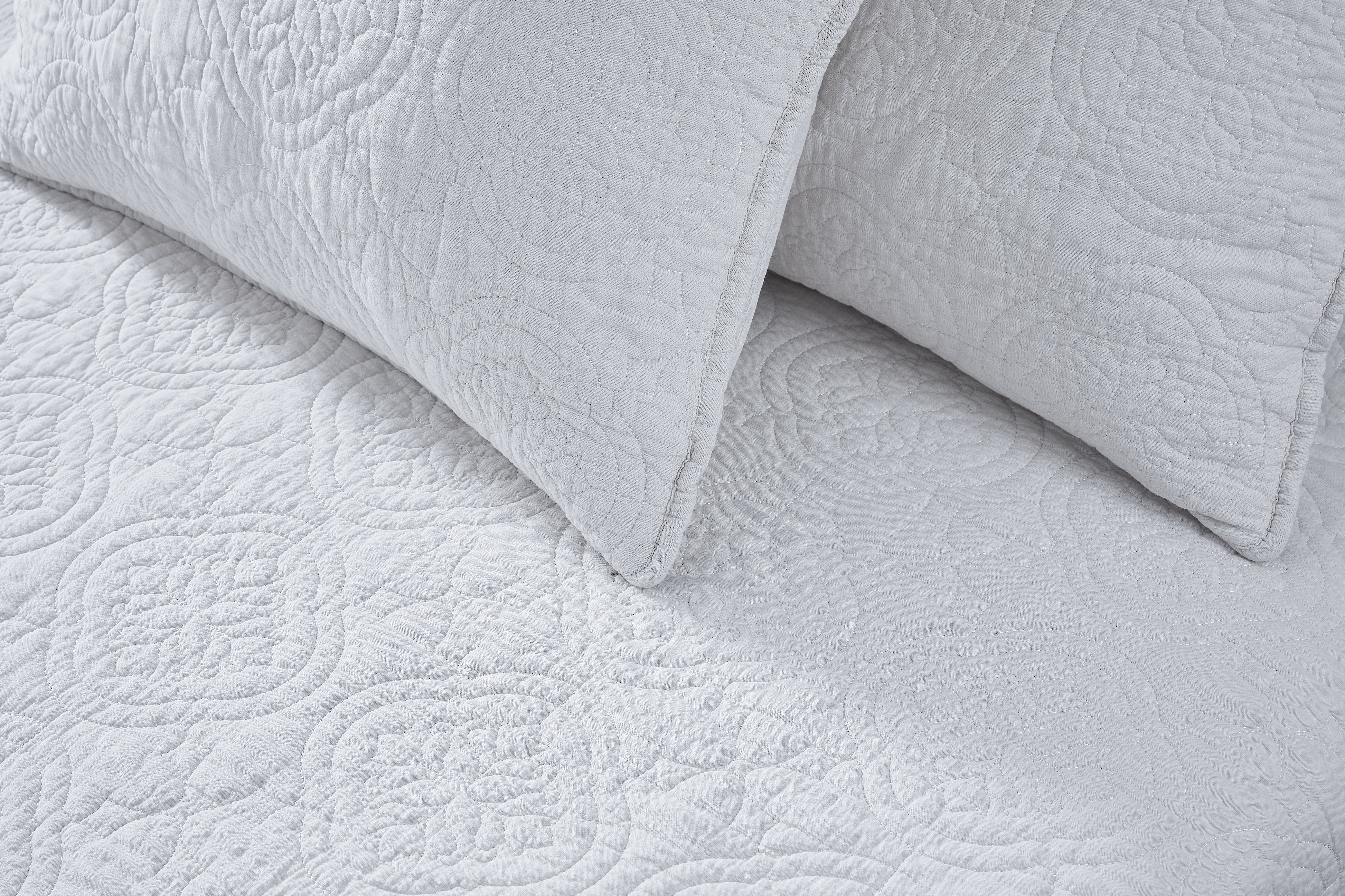 Flavia Cotton 3 Piece Quilt and Sham Set - Gallery 23