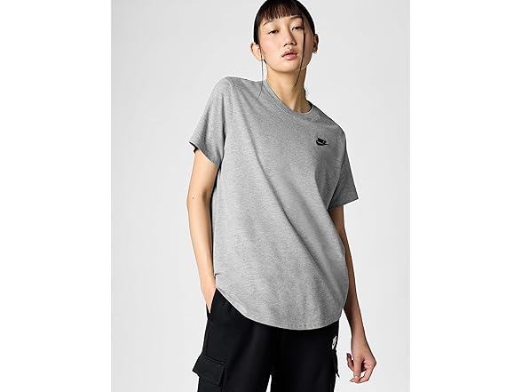 Nike Womens Club Essentials T-Shirt