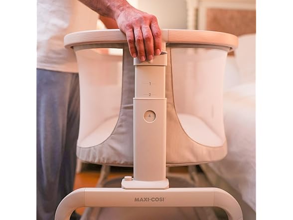 Maxi-Cosi Iora Bedside Bassinet