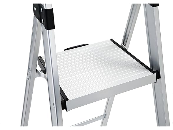 Rubbermaid 5.5 ft. Step Ladder, Aluminum 
