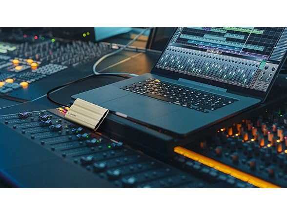(NEW) Samsung T7 Shield 4TB Portable SSD - 1050MB/s