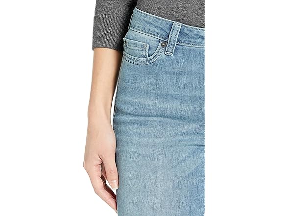 Amazon Essentials Women Mid-Rise Stretchy Jeans