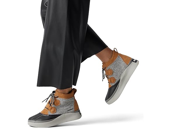 SOREL Women's Out N About lV Classic Waterproof Boot (5)