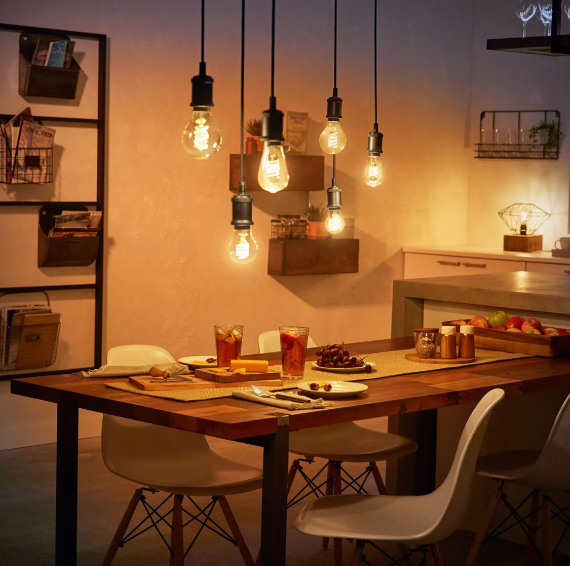 Philips Hue White Filament Globe G25 - Gallery 13