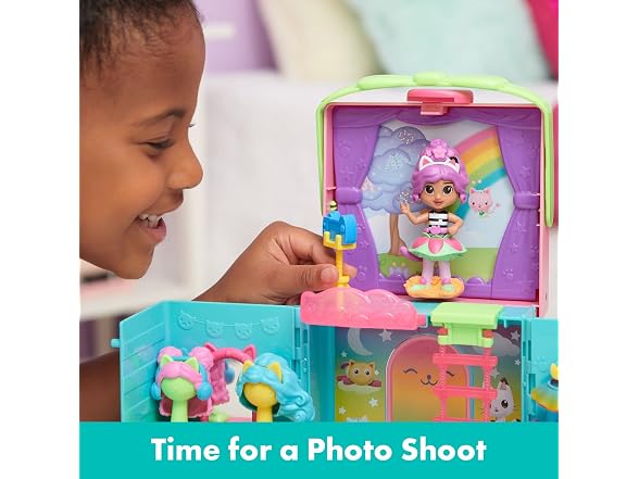 Dreamworks Gabby’s Dollhouse, Dress-Up Closet Portable Playset