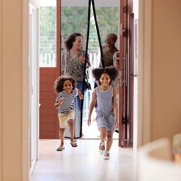 Seamless Outdoors Magnetic Mesh Screen Door 39x79" - Gallery 12