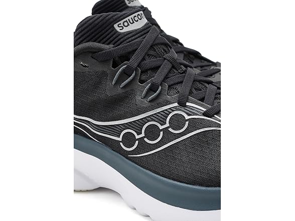Saucony Women's Kinvara 16 Sneaker