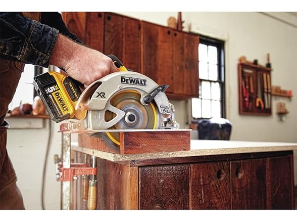 DEWALT DCS570P1 20V MAX 7-1/4-Inch Circular Saw