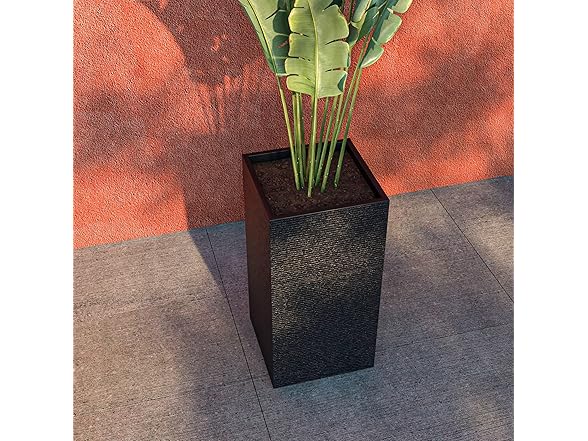 LeisureMod BP28BL Basalt Planter Black