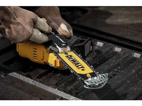 DEWALT DCCS623L1 Brushless Pruning Chainsaw Kit