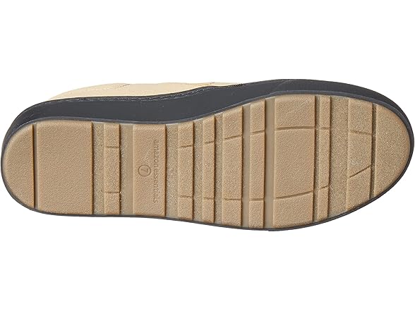 Amazon Essentials Women's Comfortable Slip-on Sneakers