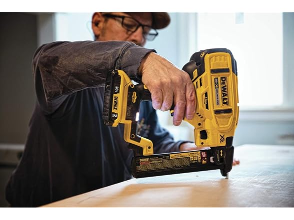 DEWALT DCN681B 20V MAX* Narrow Crown Stapler