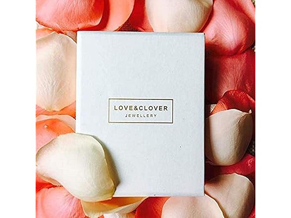 LOVE&CLOVER Black Dangling Earrings