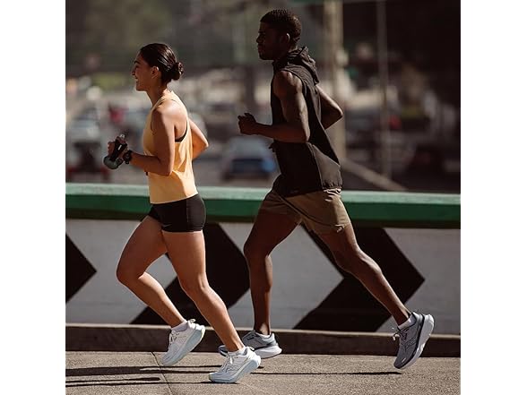 Saucony Women's Guide 18 Sneaker (5)