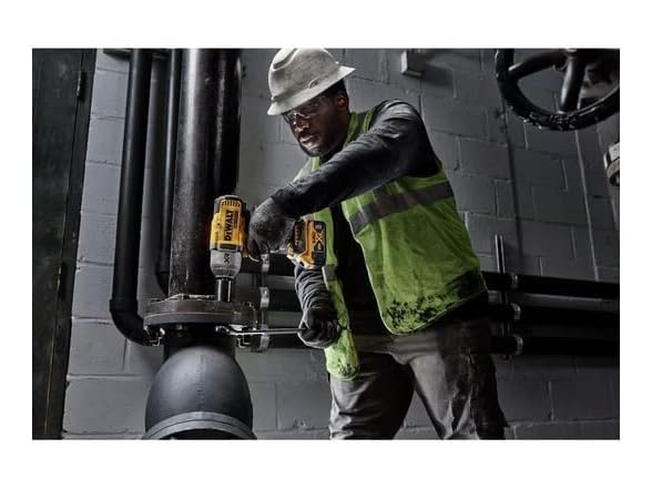 DEWALT DCF900P2 20V MAX XR 1/2in Impact Wrench Kit