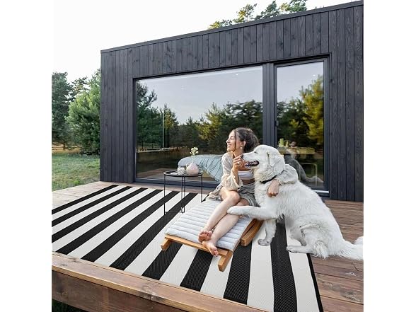 STRICKLANDHOME Outdoor Rug 8x10ft B&W