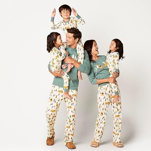 Amazon Essentials Disney | Marvel | Star Wars Boys' Snug-Fit Cotton Pajama Sleepwear Sets, Pack of 3, Pooh Holiday Forest - Kids, 8