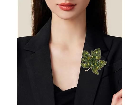 IS4U Vintage Maple Leaf Brooch Fashion