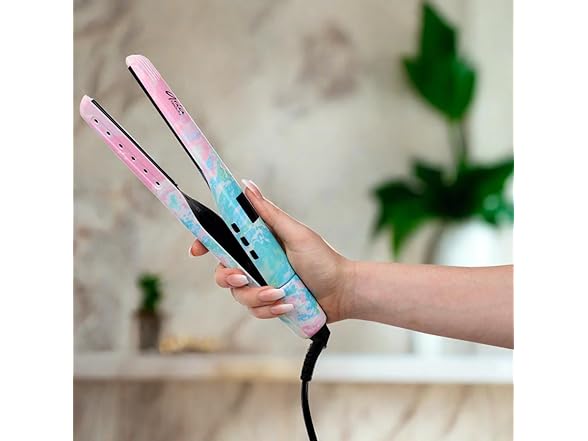 Aria Beauty The Twist Flat Iron