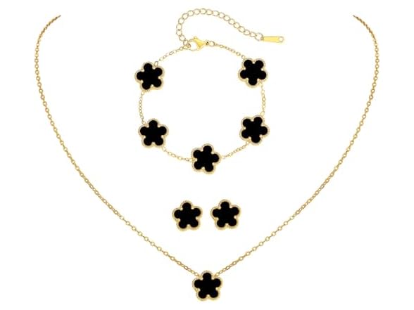 Myrnaist Black Clover Set