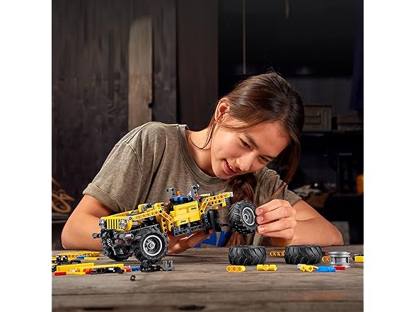 LEGO Technic Jeep Wrangler (Open Box)