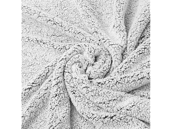 TITANS Cloud Sherpa Blanket