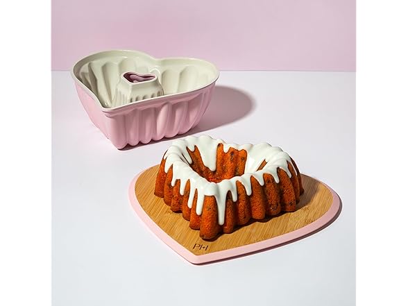 Paris Hilton Heart Shaped Fluted Cake Pan