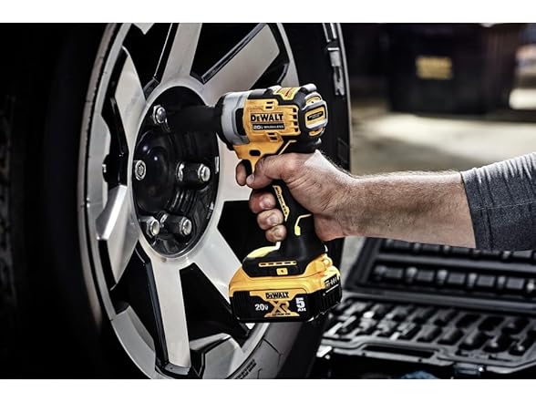 DEWALT DCF913B 20V MAX* 3/8 in. Impact Wrench