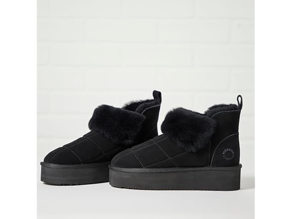 Dearfoams Womens Bayswater Platform Shearling Bootie - Gallery 7