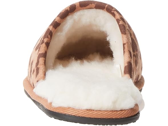 Amazon Essentials Women's Cozy Indoor Outdoor Slippers