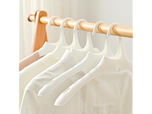 Cetomo Plastic Hanger 30 Pack, Wide Shoulder