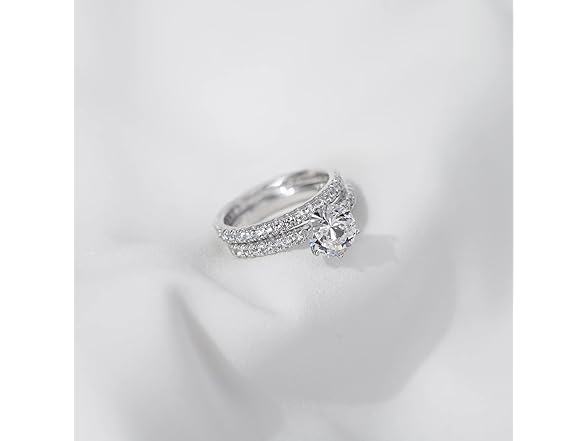 Amazon Essentials Ring 1ct Platinum