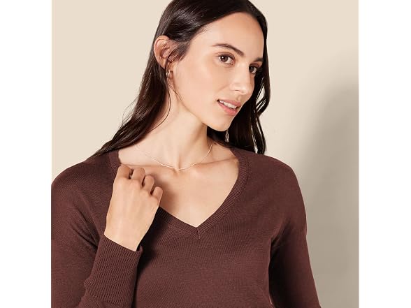 Amazon Essentials Women Lightweight V-neck Sweater