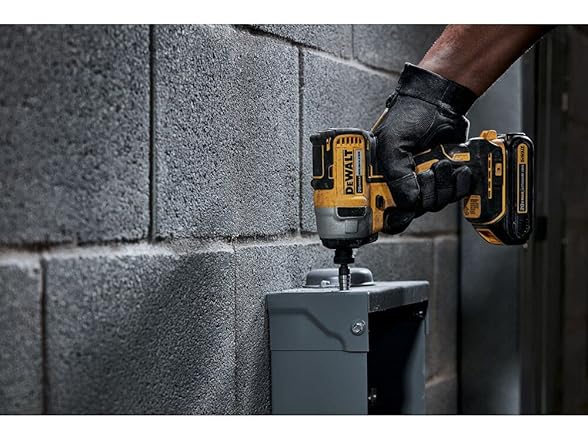 DEWALT DCF787C2 20V MAX Cordless Impact Driver Kit