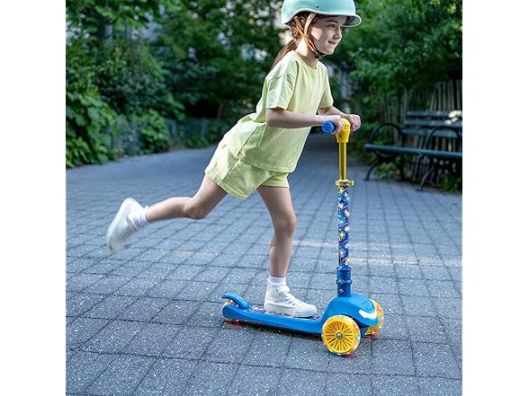 Jetson Sonic Three-Wheel Light Up Kick Scooter - Gallery 7