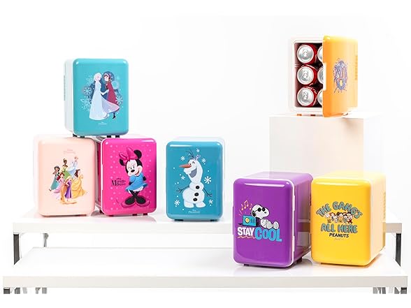 Peanuts - Mini Fridge (6 Cans, Snoopy Puffer)