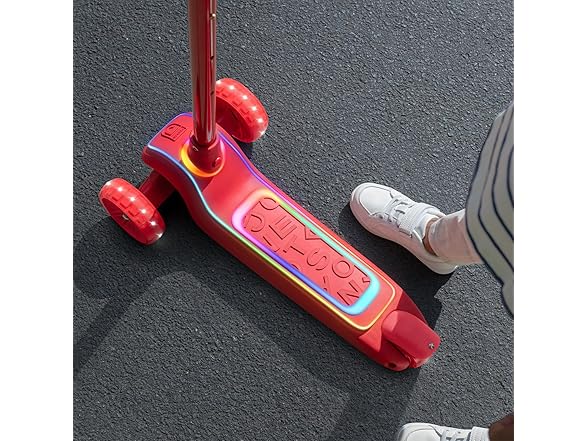 Jetson Halos Three-Wheel Light Up Kick Scooter - Gallery 7