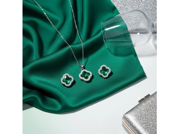 Womens Clover Pendant & Earrings Set