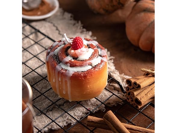 Raspberry Cinnamon Roll Candle