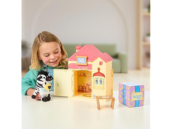 Bluey Play Date Plush Surprise