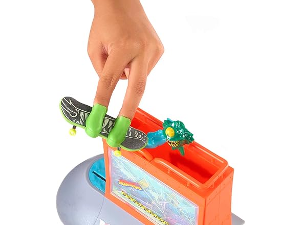 Hot Wheels Aquarium Skatepark Playset