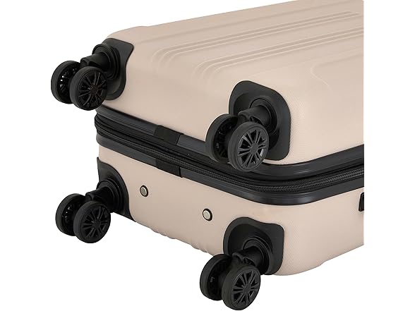 Travelers Club Chicago Plus Hardside 20"