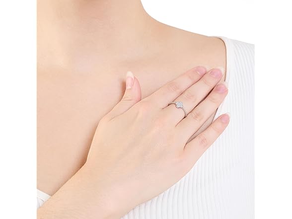 Amazon Essentials Silver Clover Ring