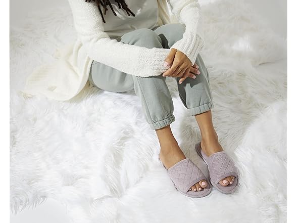 Dearfoams Women's Memory Foam Slippers- Medium grey