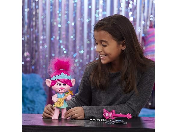 DreamWorks Trolls Pop-to-Rock Poppy Singing Doll